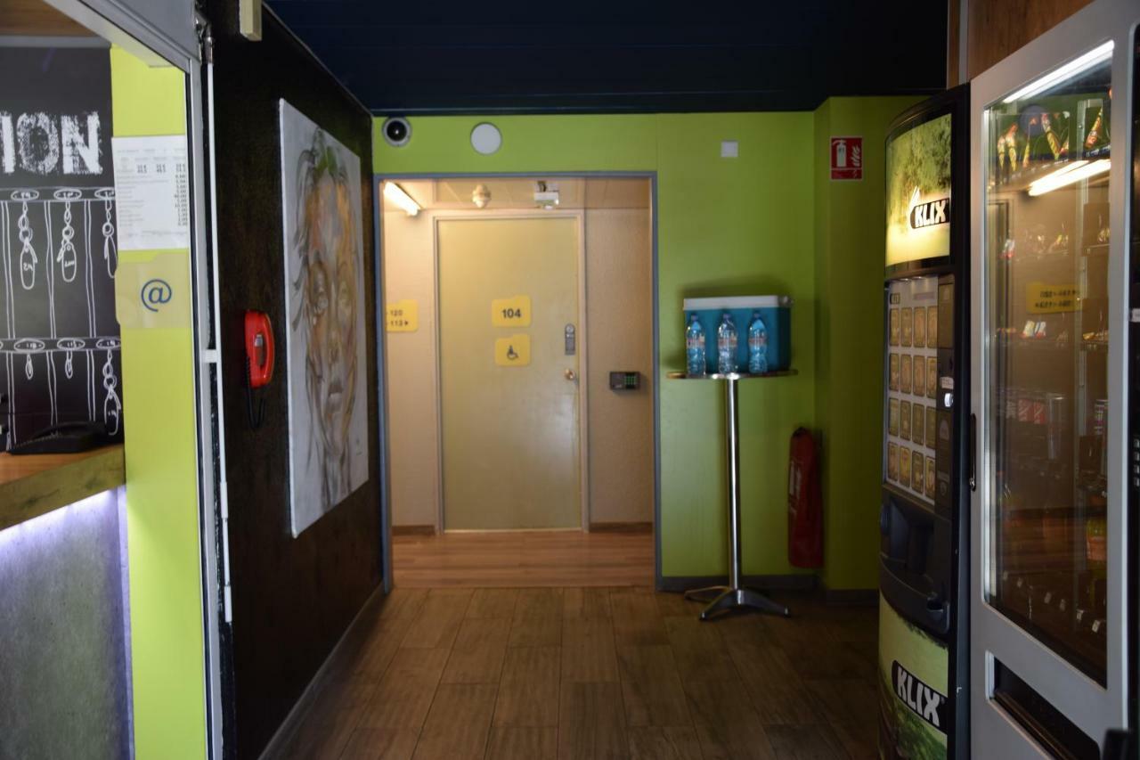 Design Booking Villeneuve-le-Roi Exterior photo